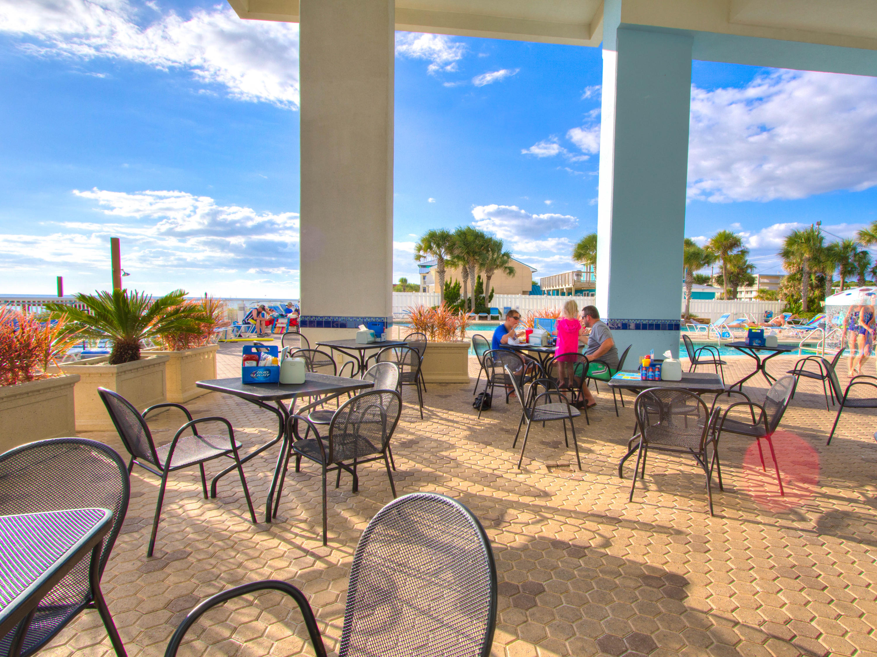 H2O Bar and Grill