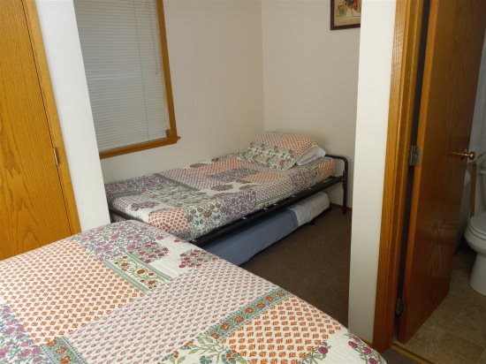 2 Twin beds upstairs