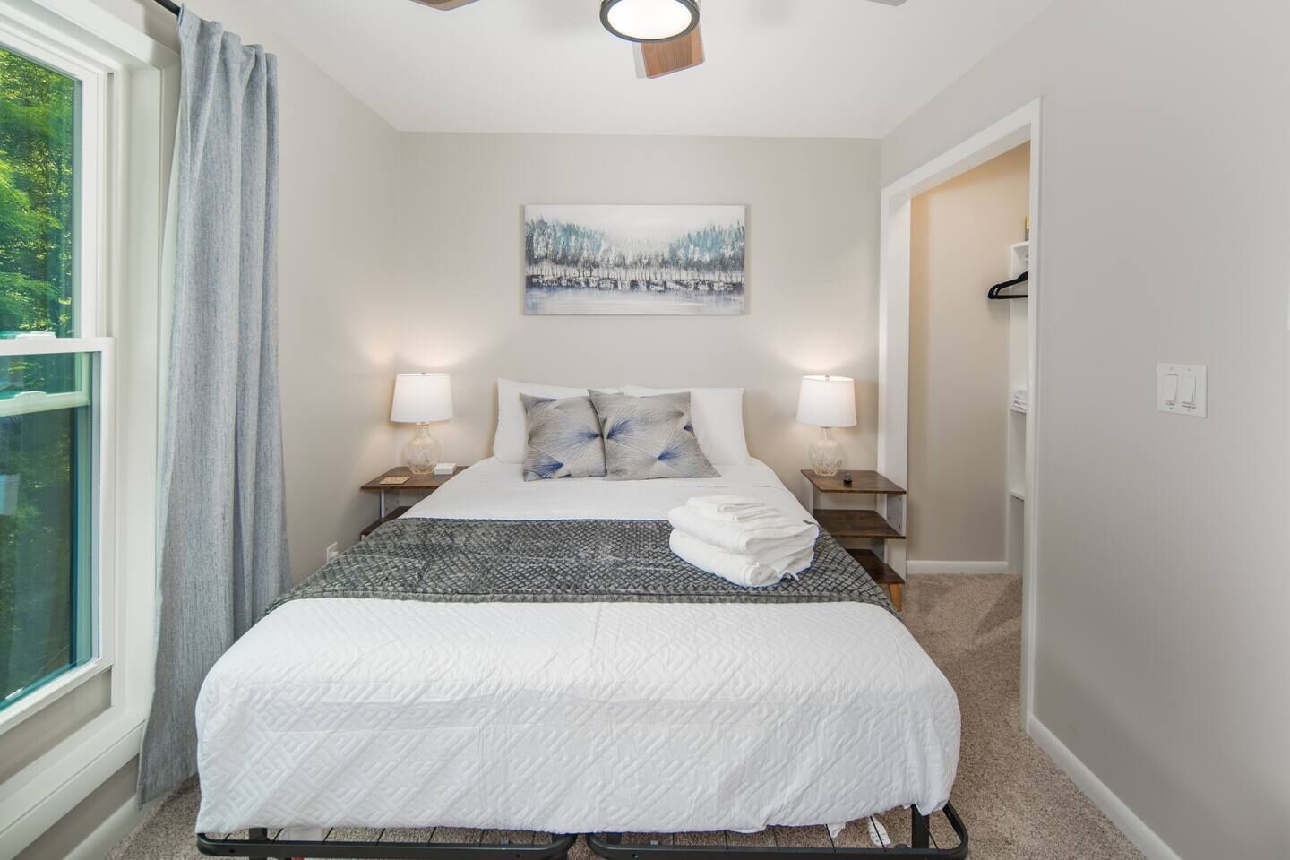 Unit 4: Bedroom #2 (Queen) Includes Roku TV (Hulu+, ESPN+, & Disney+)