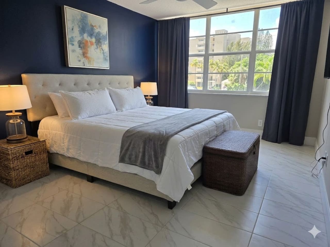 Guest (king bed) Room with seperate full bathroom and tv