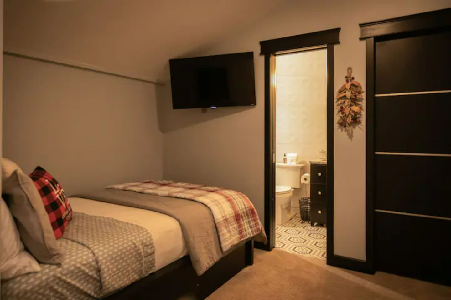 Second bedroom - Full bed