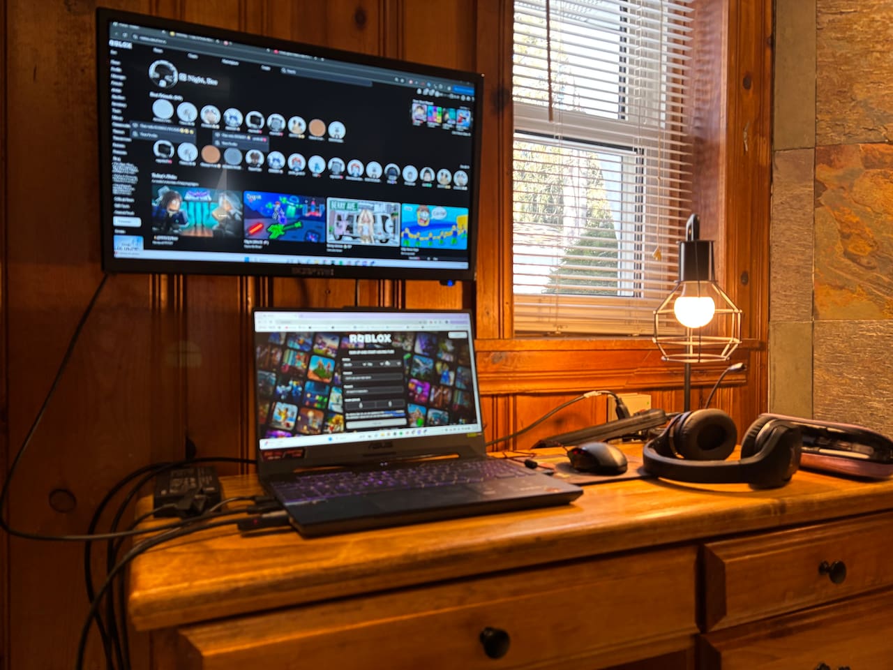 Extra monitor for the dual-screen users. HDMI cable provided, leave yours at home! Check the drawers for phone charging cords, just in case.