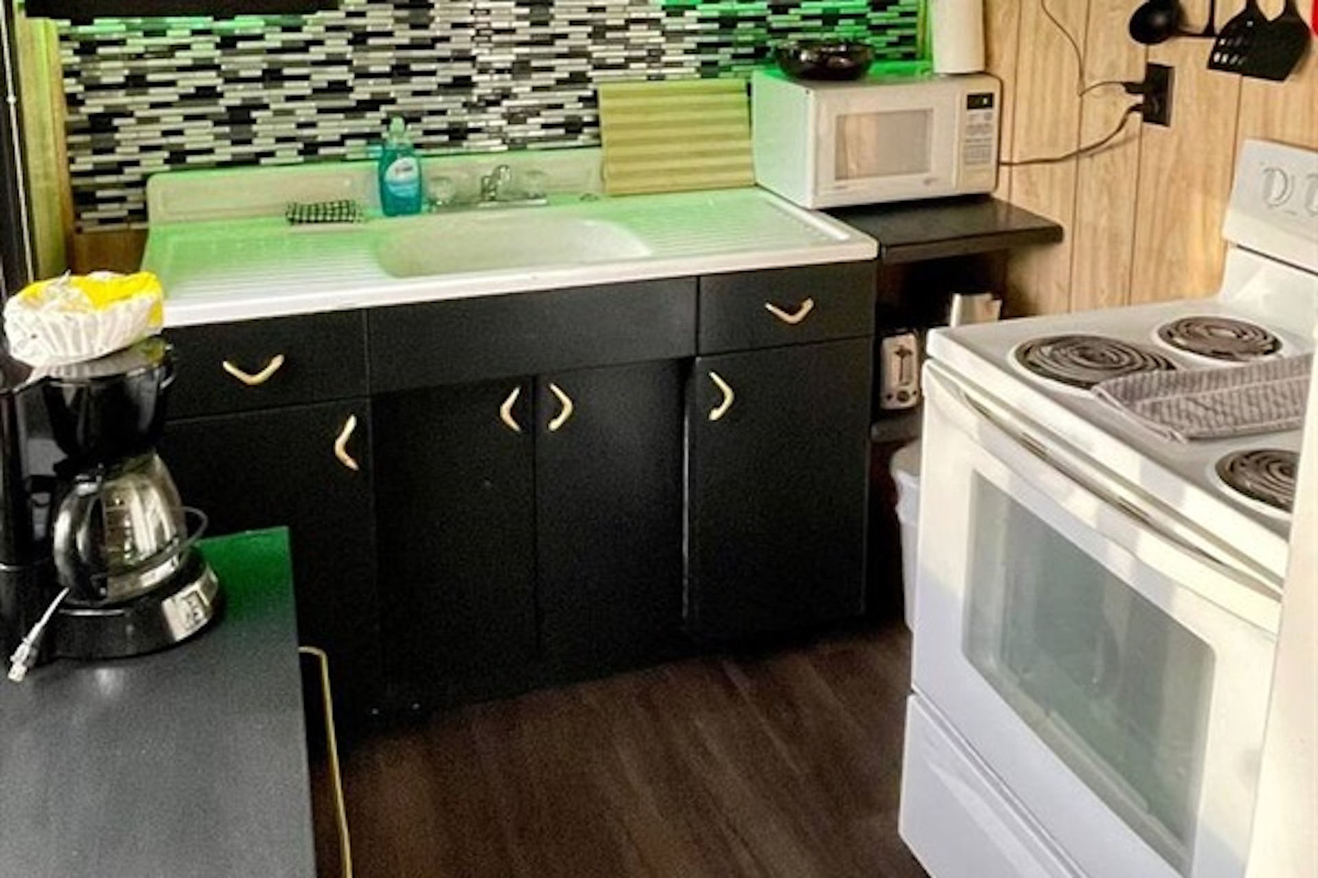 Fully equipped kitchen with stove, sink and counter space