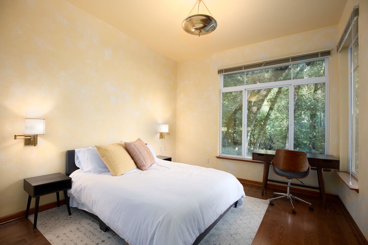 Cozy bed and Expansive windows - perfect for a restful getaway!