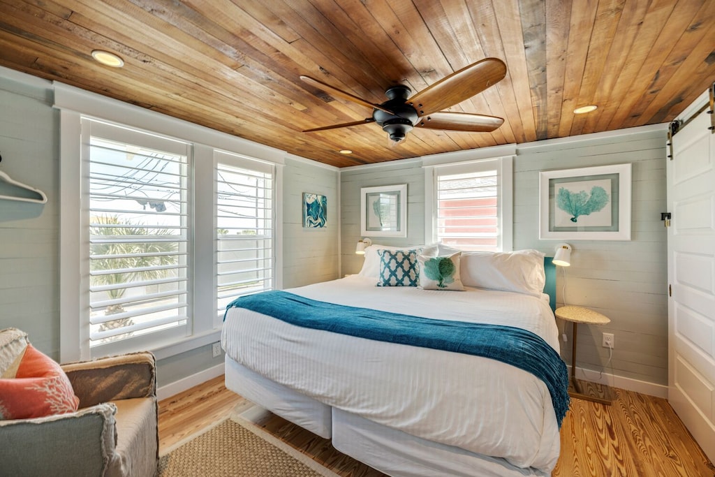 Bedroom 2 - bedrooms all feature reading lights on each nightstand