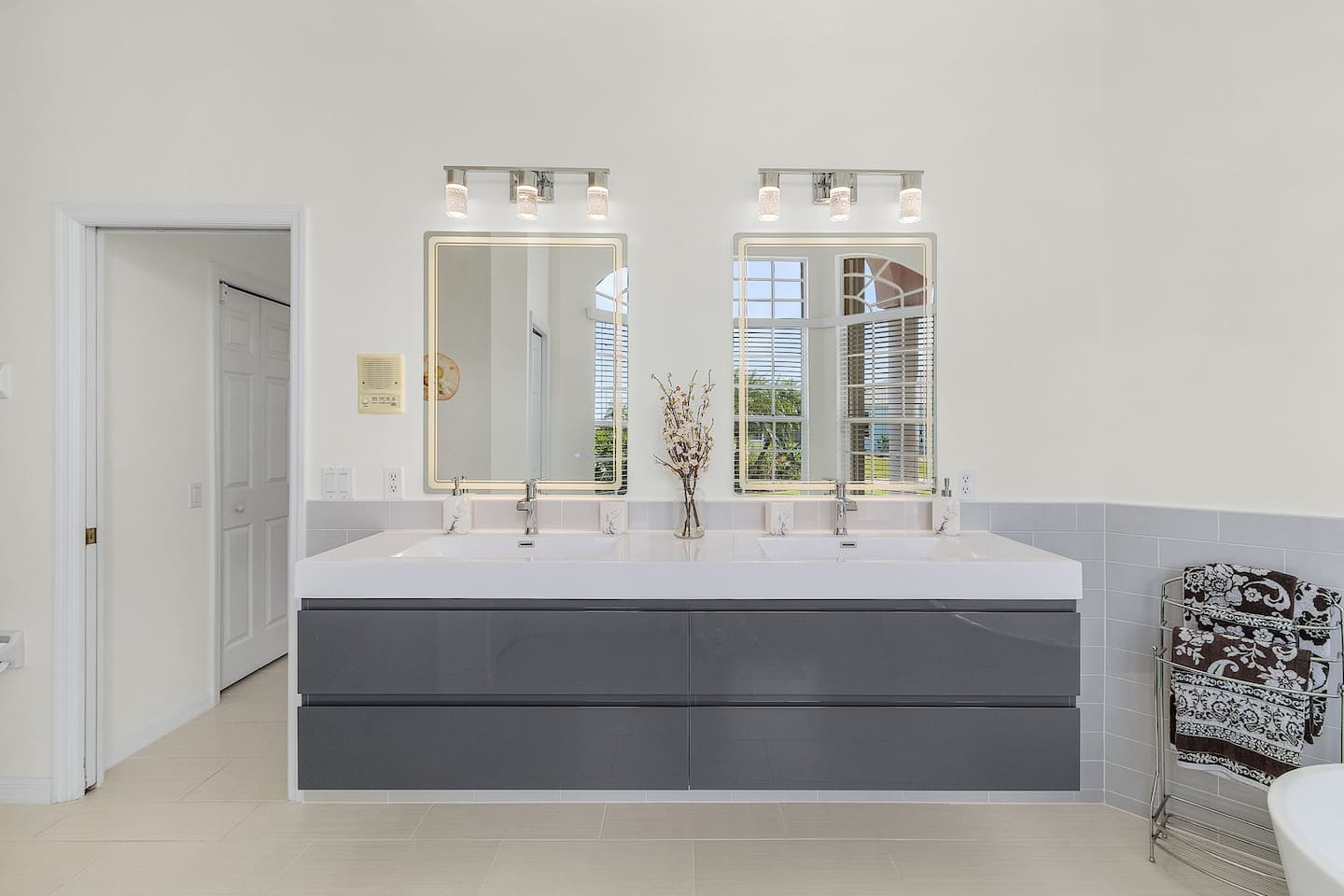 Modern freestanding dual sinks for a stylish and functional touch!