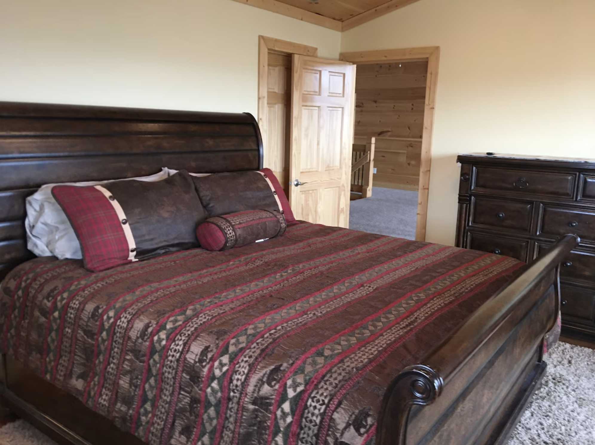 Big Bear Room - king bed