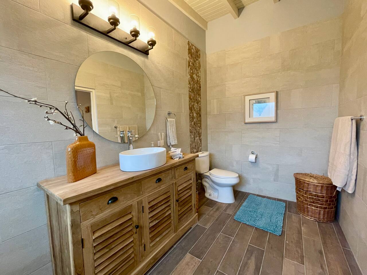 En suite bathroom for Primary Suite