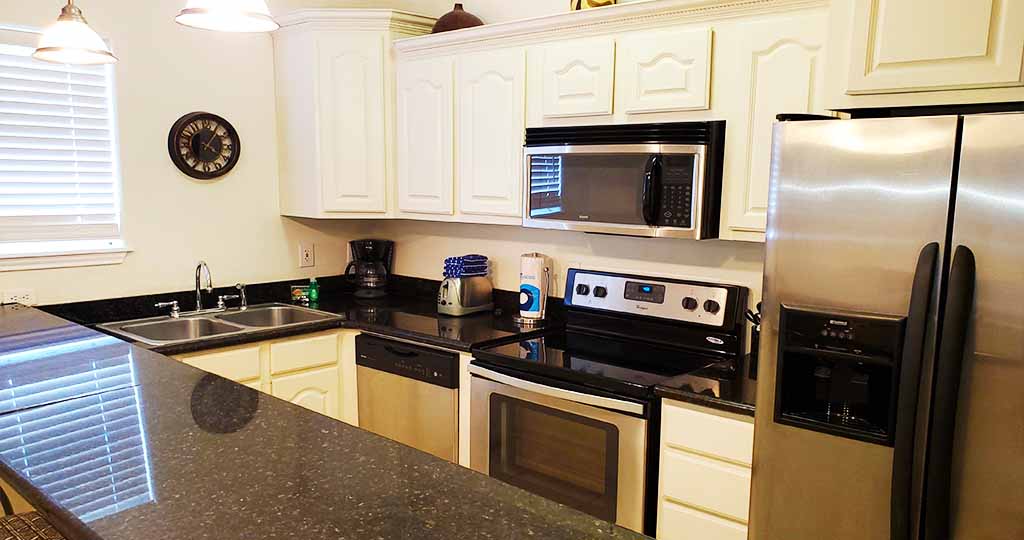 Full kitchen - Granite Counters - Stainless Steel appliances