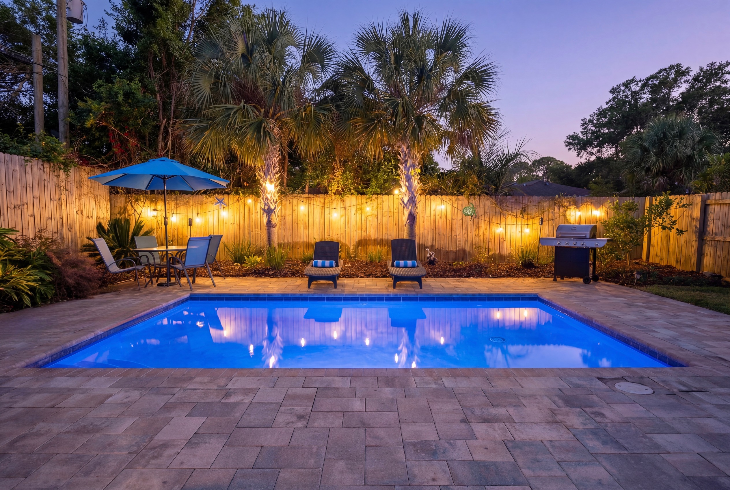 Enjoy your own private pool in the twilight with friends and family!