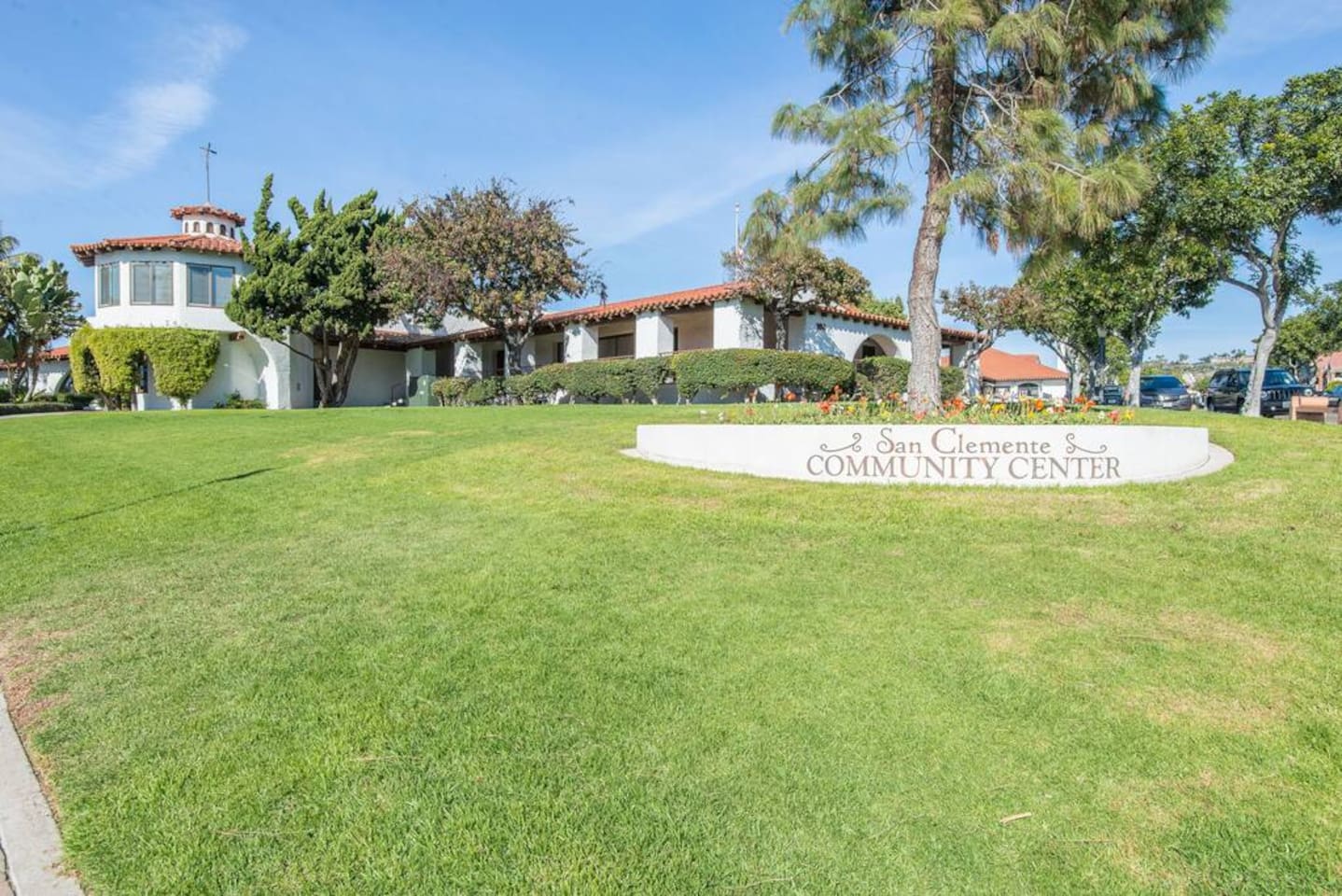 This is the park and community center located directly across the street from the condo.  The lawn is perfect for picnics with the kids or even some bocce or frisbee.  The center itself has classes and programs like yoga, art and dance.