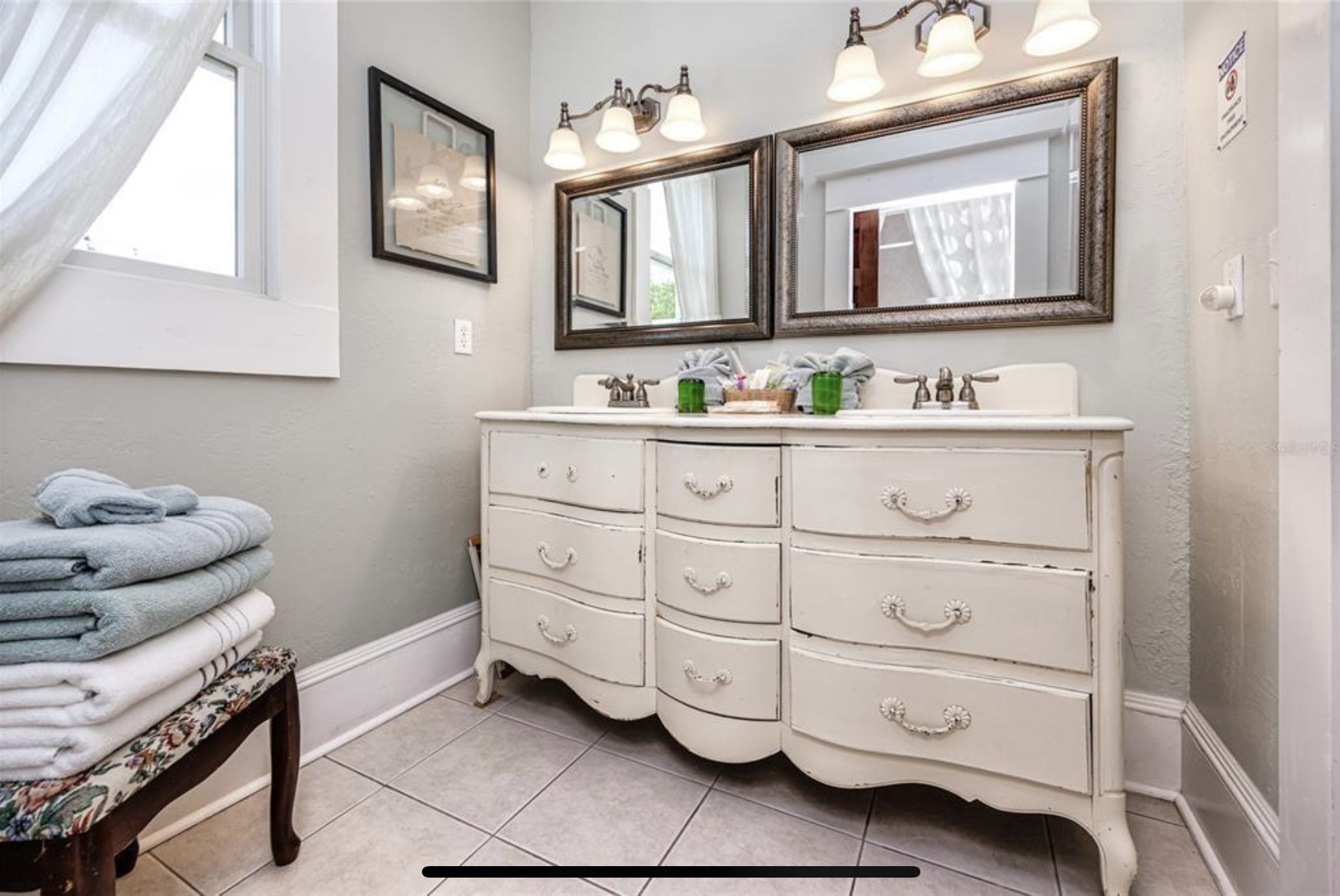 Private Updated Suite in heart of Downtown Dunedin 3