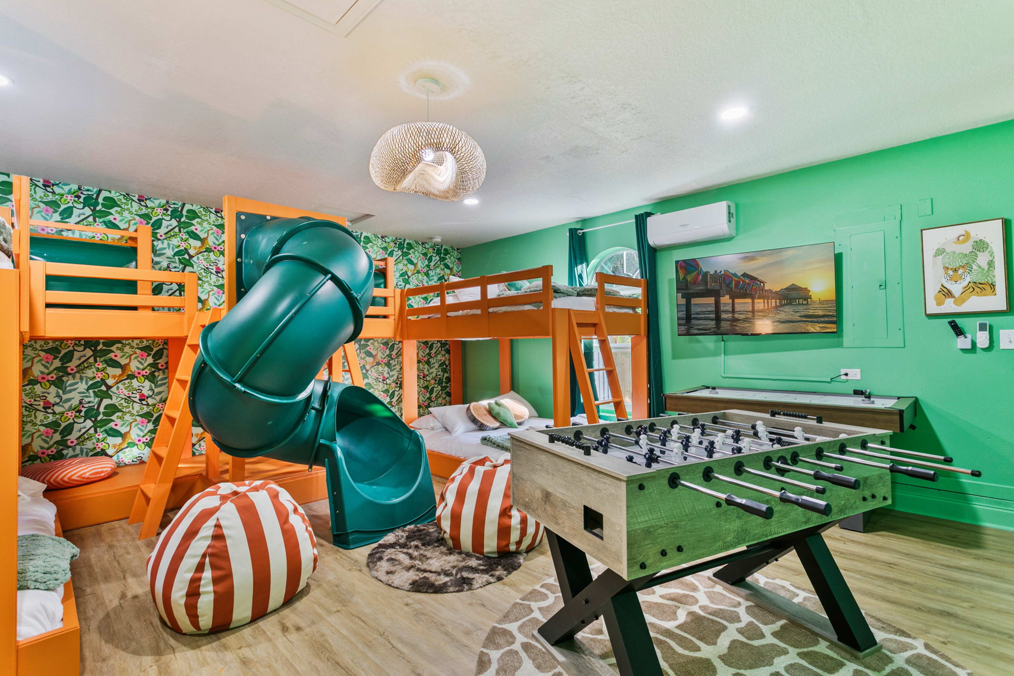 2 queen beds and 2 full beds with indoor slide!