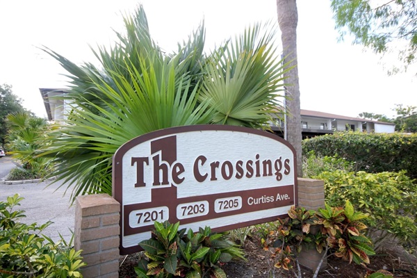 The Crossings Complex