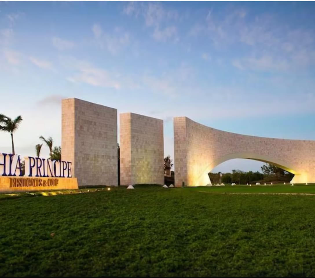 Front entrance of Tulum country club