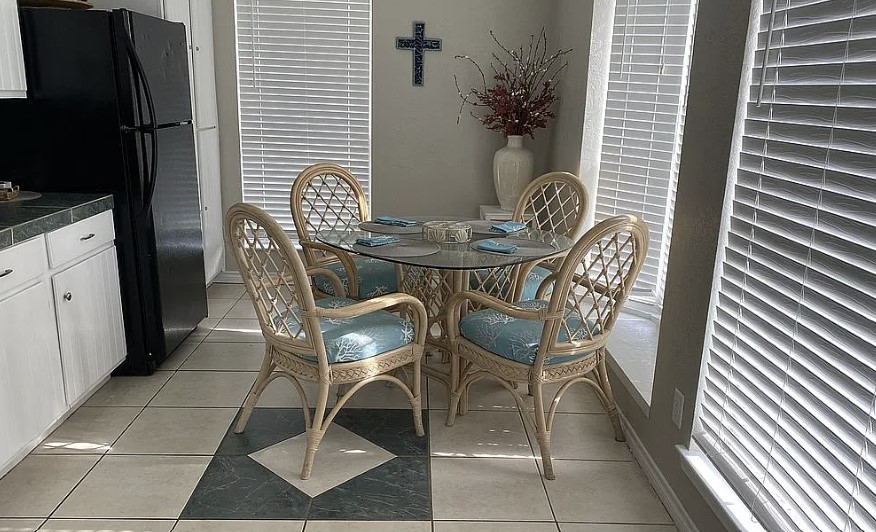 3c72476f09a74b85a0c3592984d25d04 | Beachhouse | Texas | TX | Vacation Homes | Galveston | Crystal Beach | Kokomo | Breezy Days | Beachfront Elegance | Sunrise Serenity | Southern Sands Property Management, LLC
