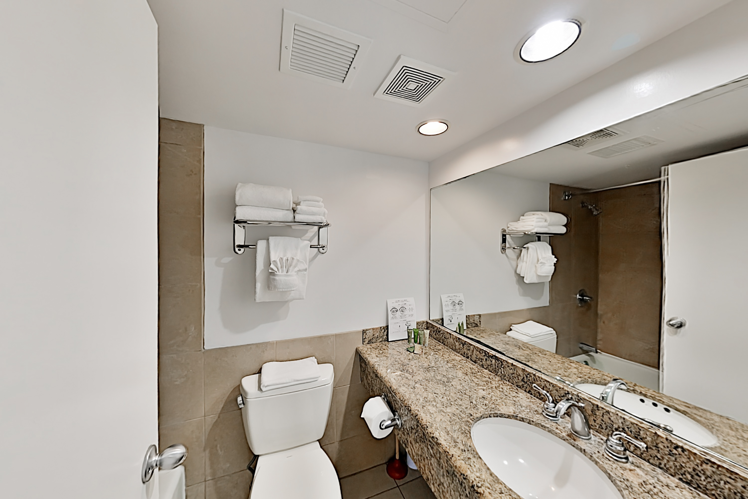 Full bath with 4 complete sets of towels provided