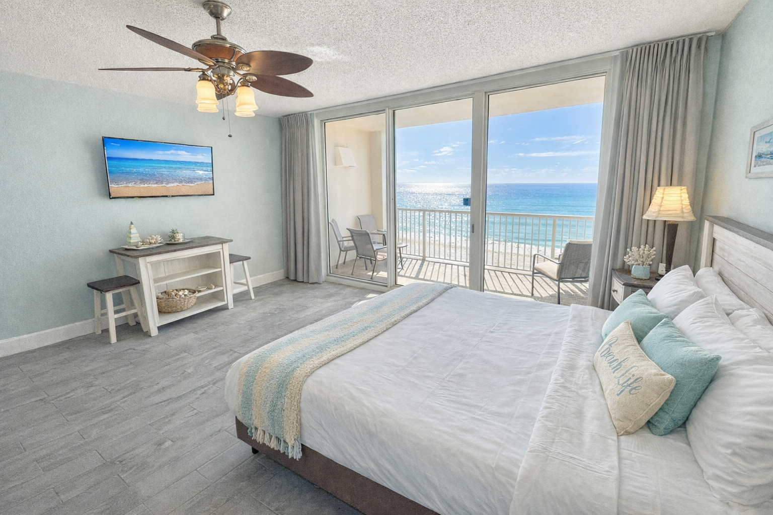 Wake up to a view of the Gulf!