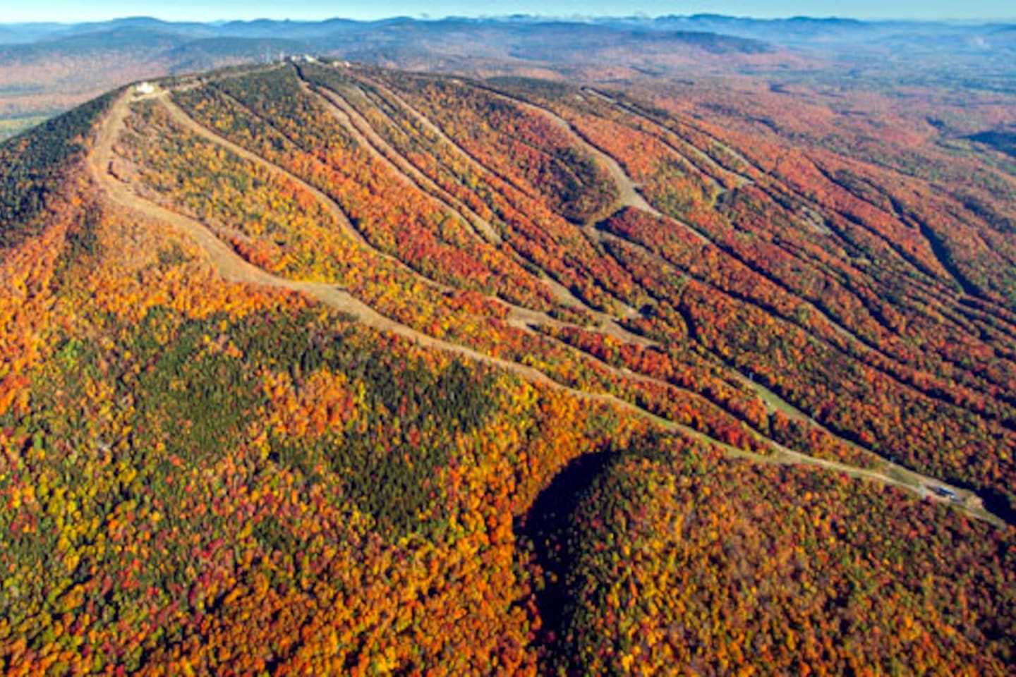 Magnifique vue d'automne du Mont Sainte-Anne, situé à environ 5 minutes d'auto !