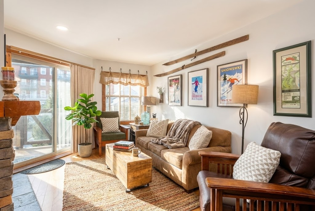 Sophisticated living area with tasteful decor.