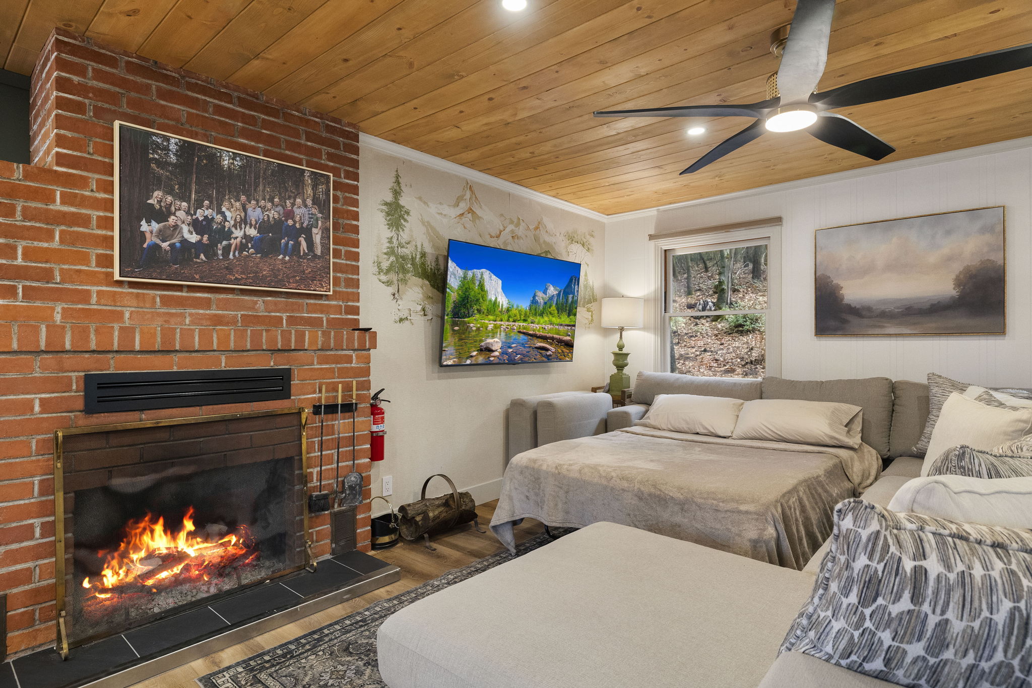 Pull out queen memory foam bed in living room. Additional sleeping on the couch as well.