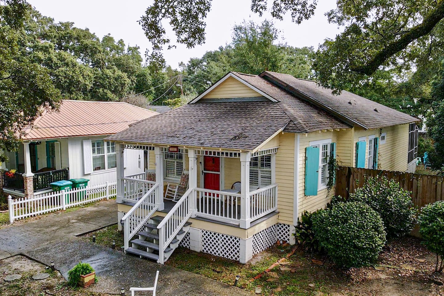 Peaceful, tree-lined street with a relaxed coastal feel—perfect for quiet walks and laid-back mornings.