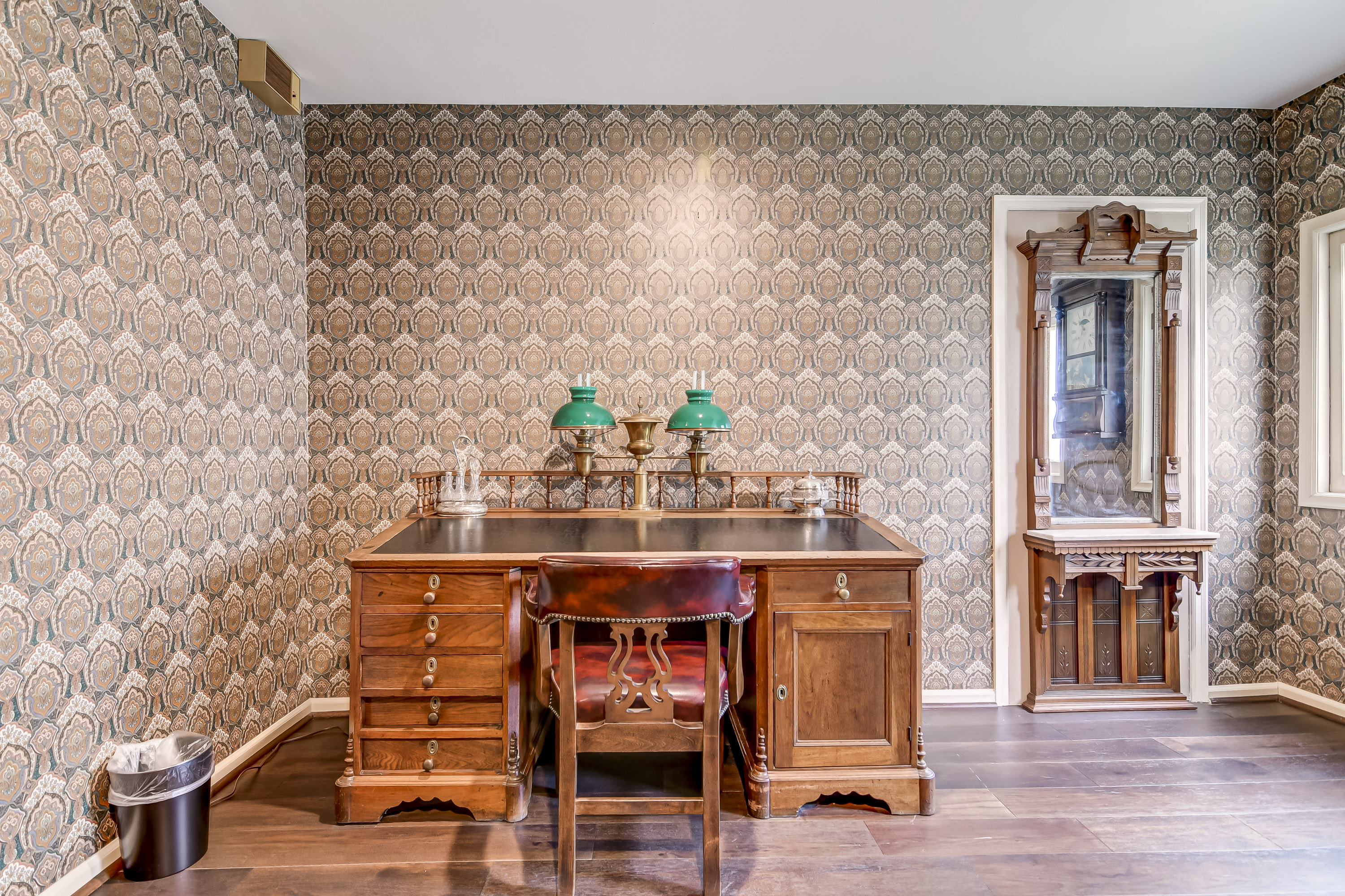 The Bressmer - Office