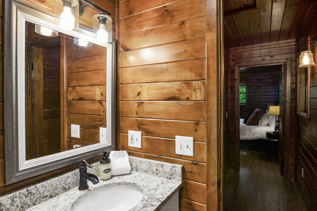 Full bathroom located across the hall from bedroom 