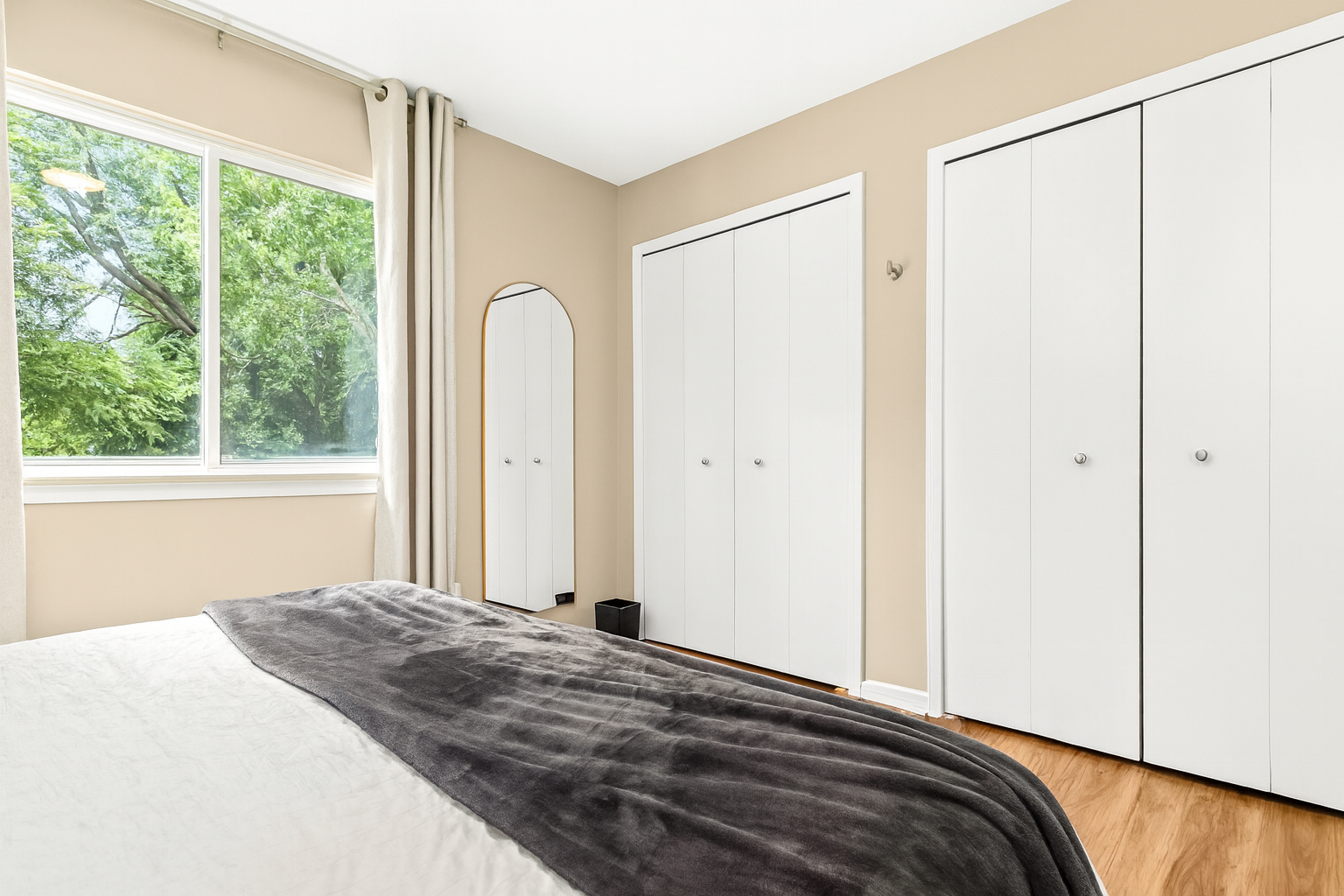 Immerse yourself in the opulent comfort of our king-size bed, adorned with lavish linens and delightfully plush pillows.