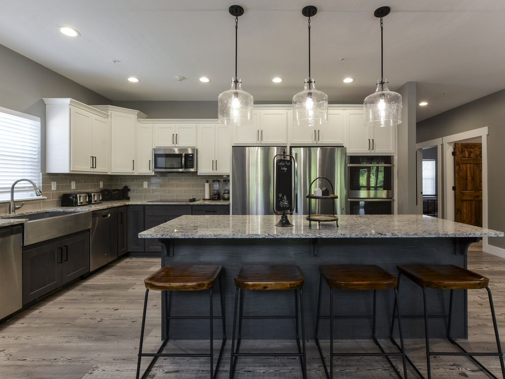 2 fridges, 2 ovens, 2 dishwashers