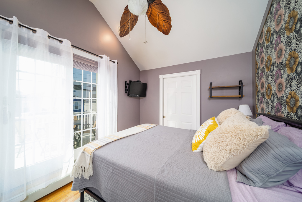 Relax in this cozy bedroom with a balcony with a view of the bay.