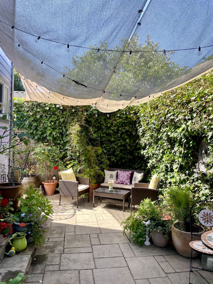 Small but cozy backyard filled with flowers — a quiet spot to unwind after wine tasting or exploring downtown Napa.