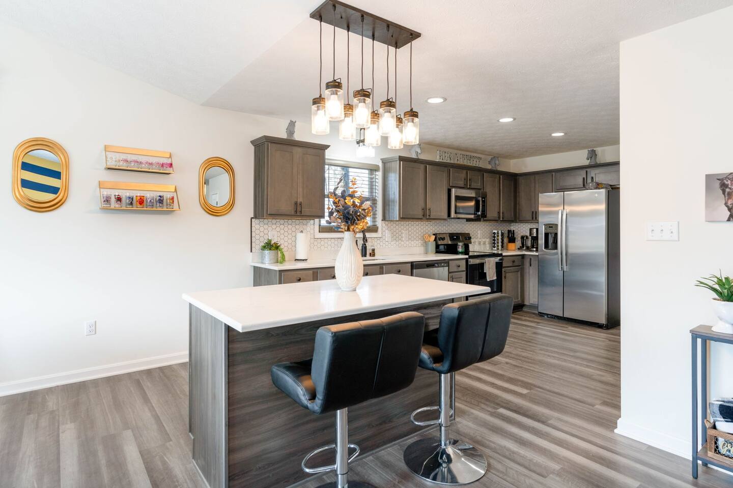 kitchen features all the major appliances and convivences to enjoy your stay