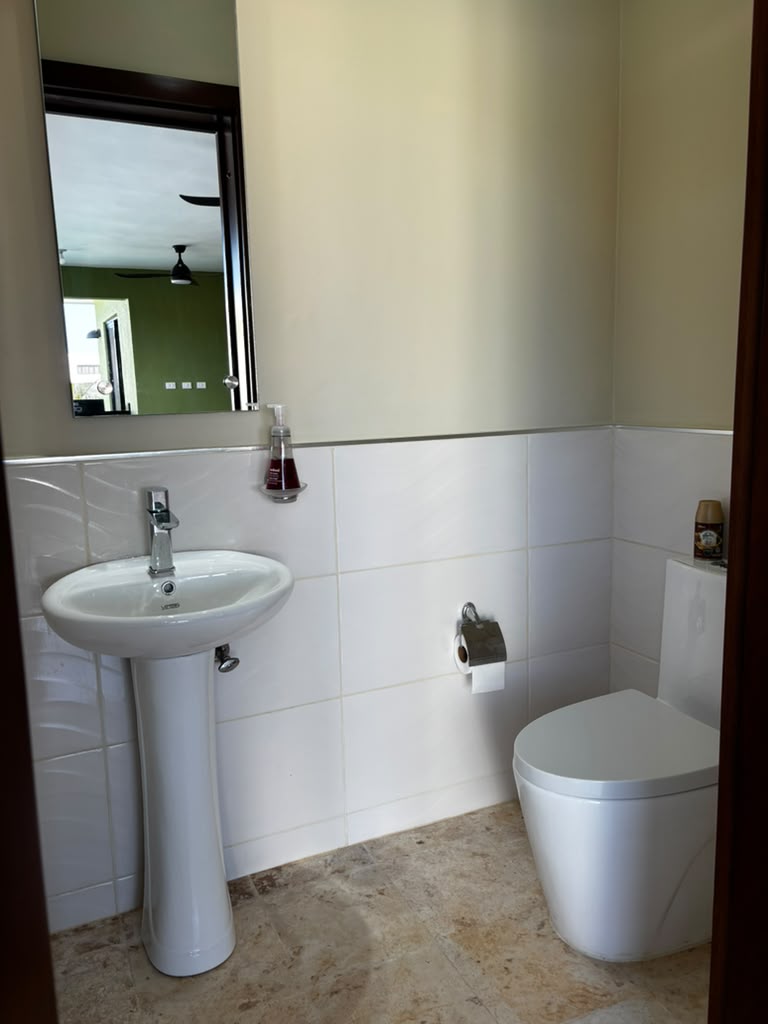 1/2 bath, pool area