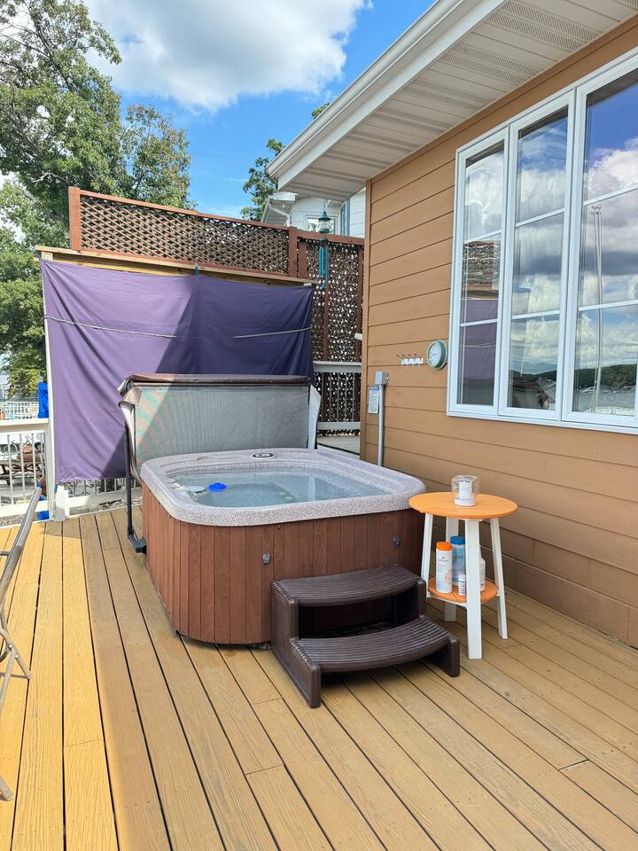 Exclusive 3 person hot tub on the deck. Hot tub available all year around. 