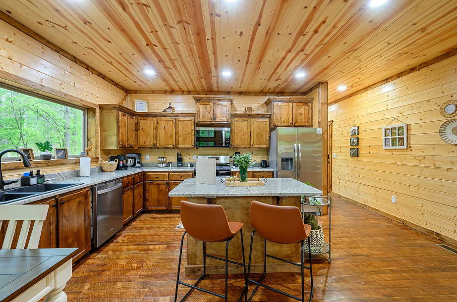 Spacious kitchen and breakfast bar perfect for family meals and entertaining