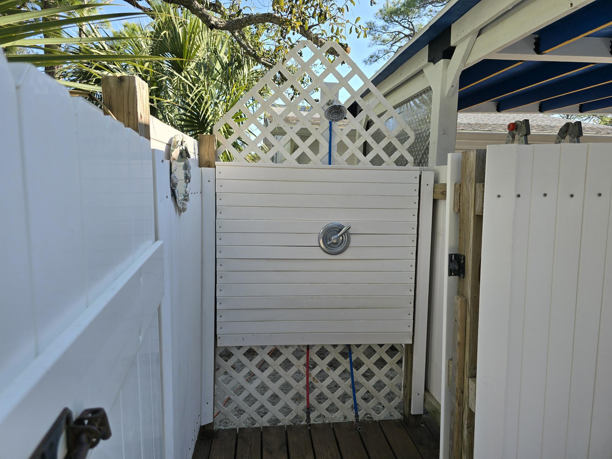 Outdoor shower. Great for rinsing after the beach