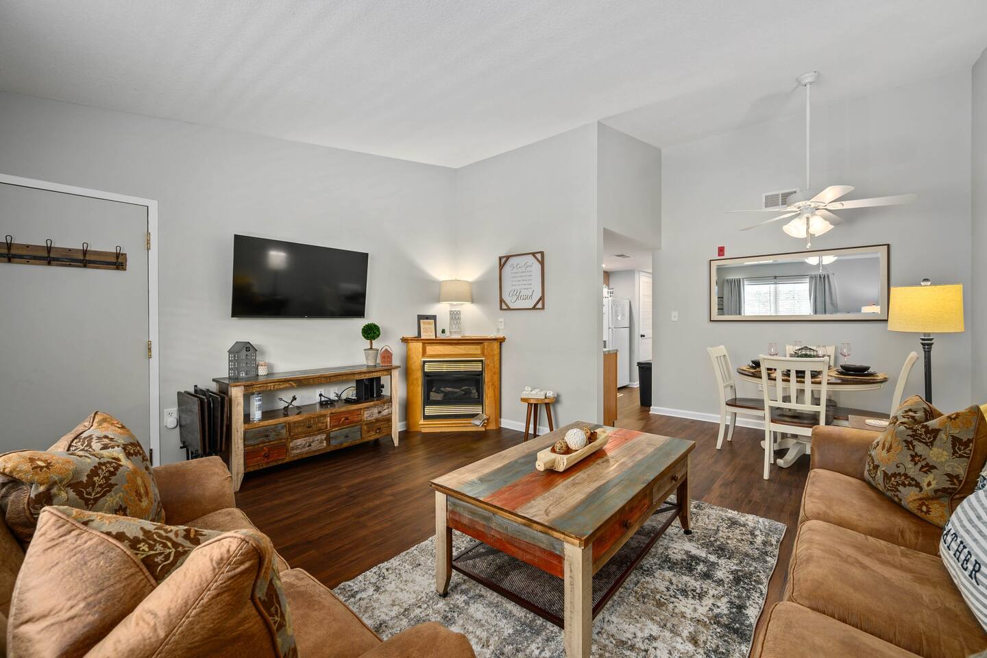 Flat Screen Tv and Gas Fireplace in living area
