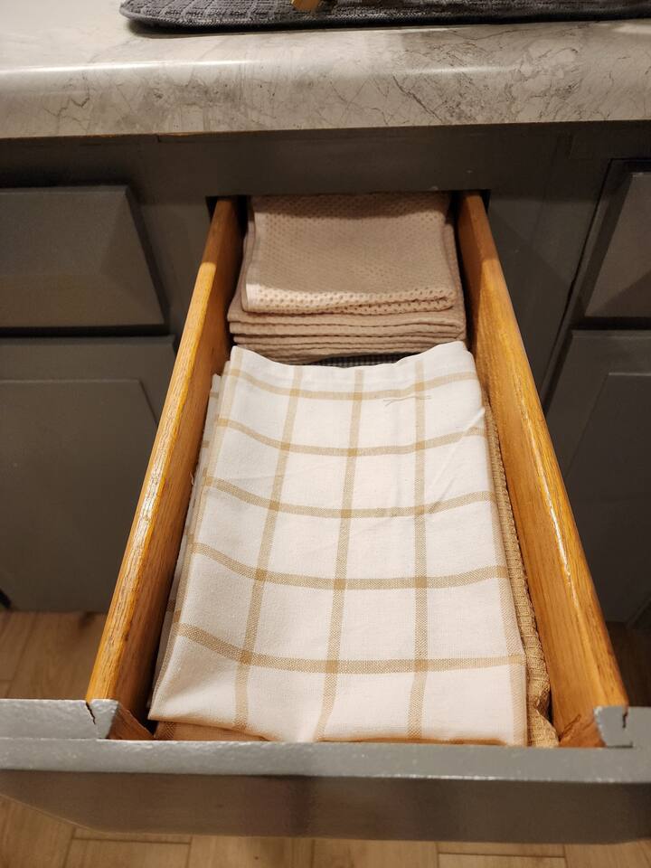 Kitchen towels and dish rags provided. 