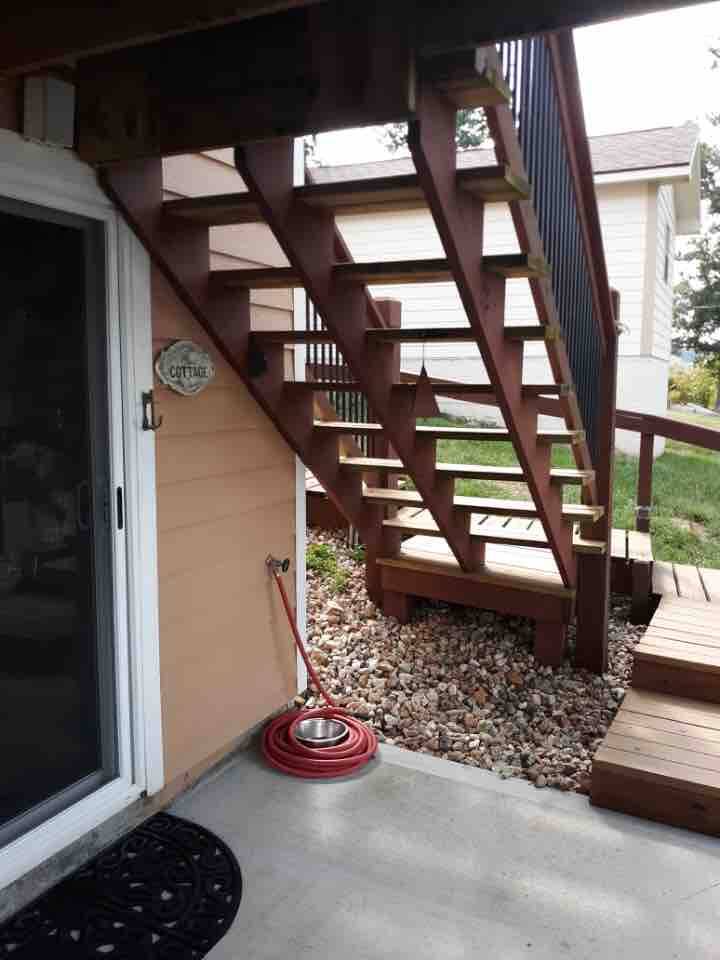 Enter through the glass patio doors with keys in the lock box under the stairs. This makes check in and checkout more convenient for you. 