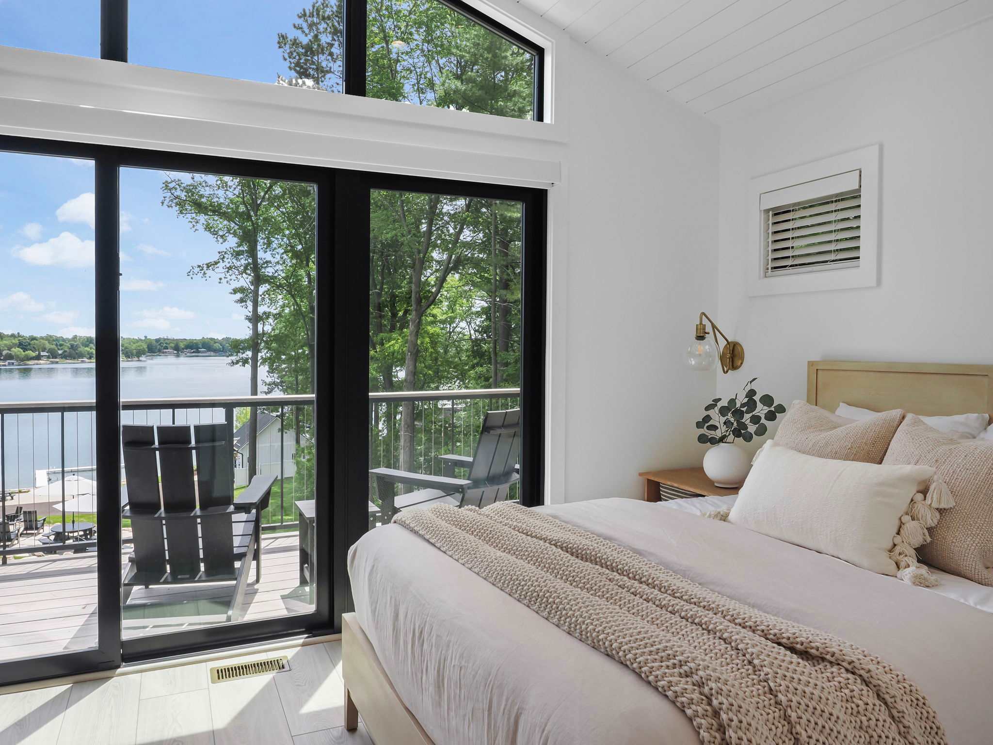 Queen Bedroom (Primary)