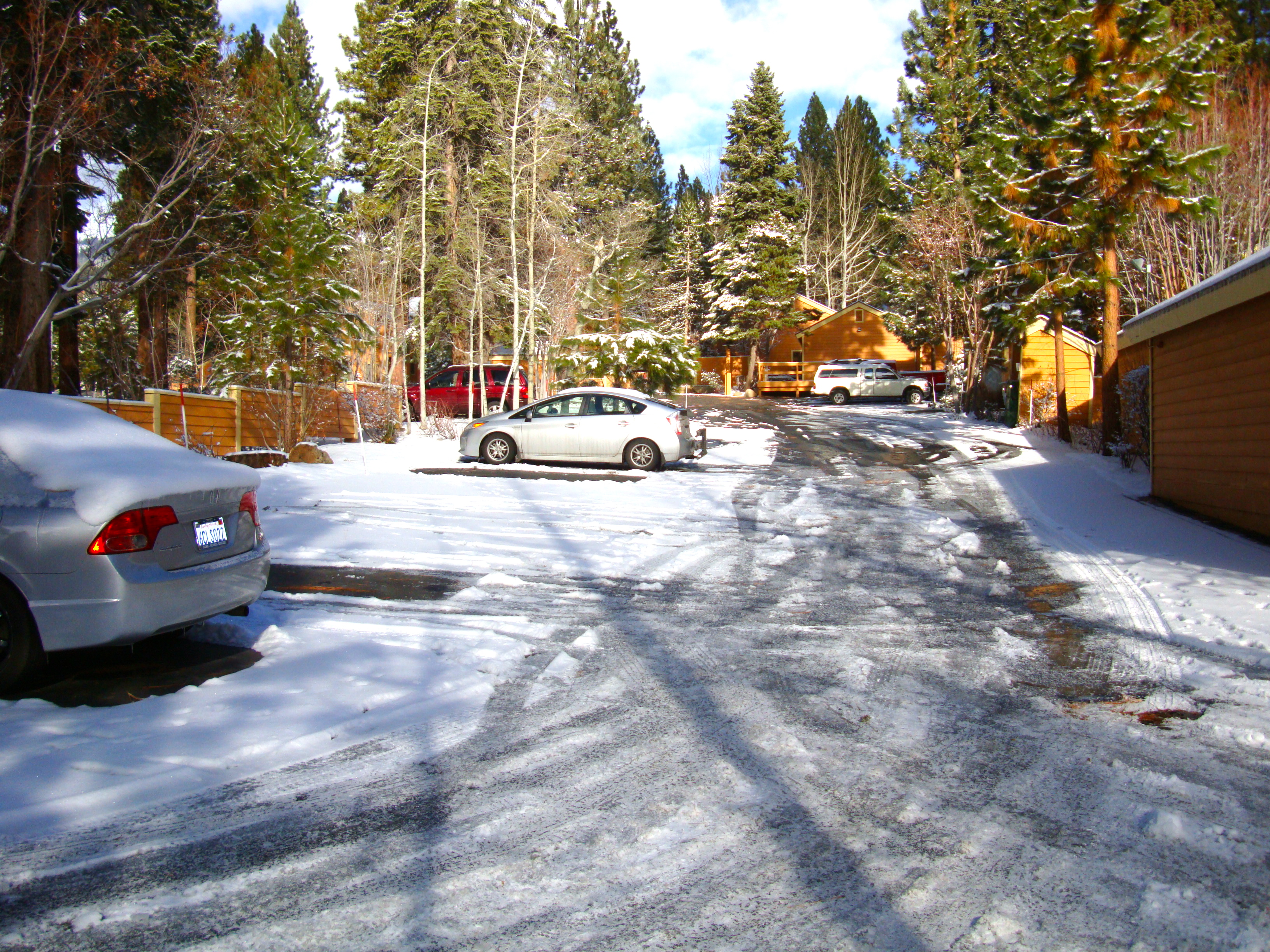 External parking for guests only (parking pass required).