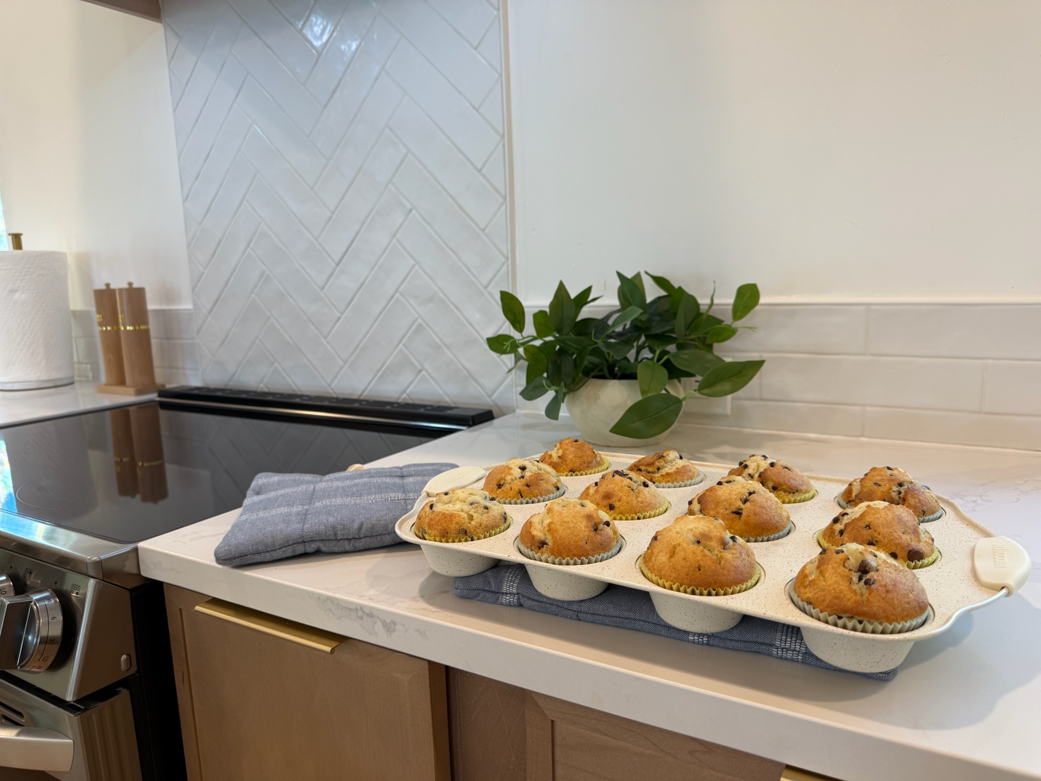 It's easy to bake in this gourmet fully-stocked kitchen