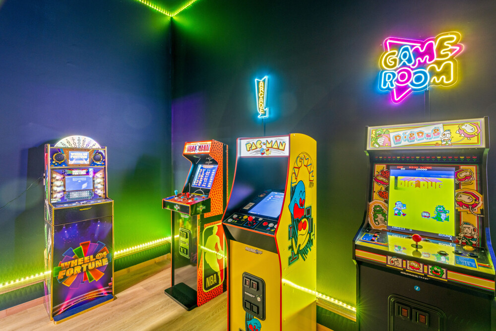 A full entertainment zone built for fun nights in retro arcade machines, bright lighting, and games for every kind of player.