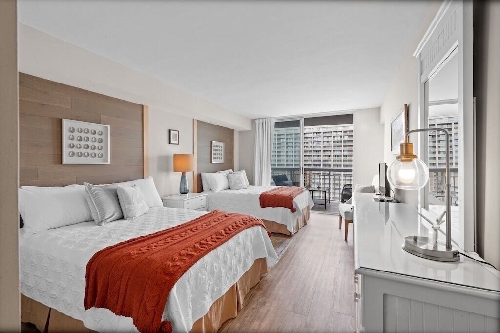 2nd Bedroom - double Queens sleeps 4