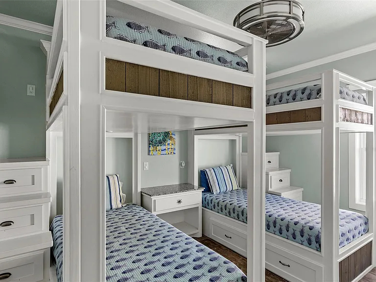 Crystal Paradise Bedroom 5: Bunk room with comfortable beds, ideal for family stays or groups.