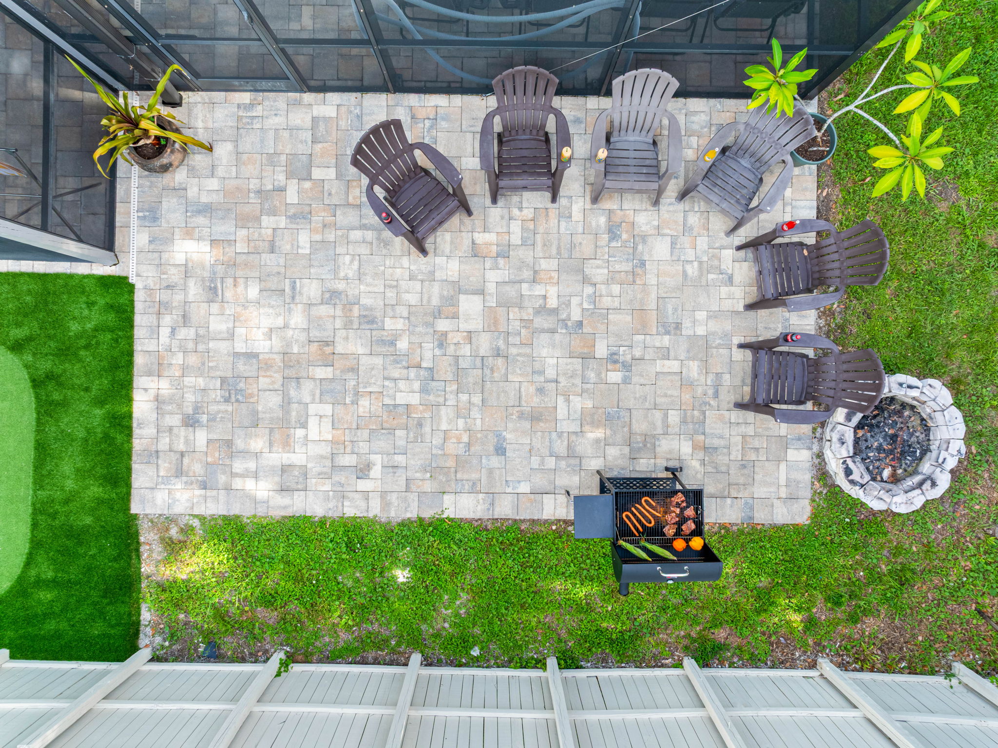 As the sun sets, light up the firepit, crack open a drink, and enjoy great conversation under the stars.