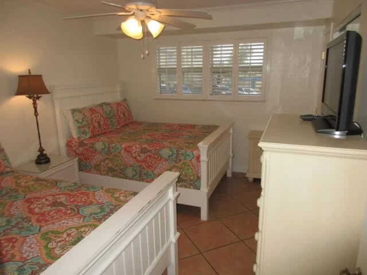 Spare bedroom with double beds 