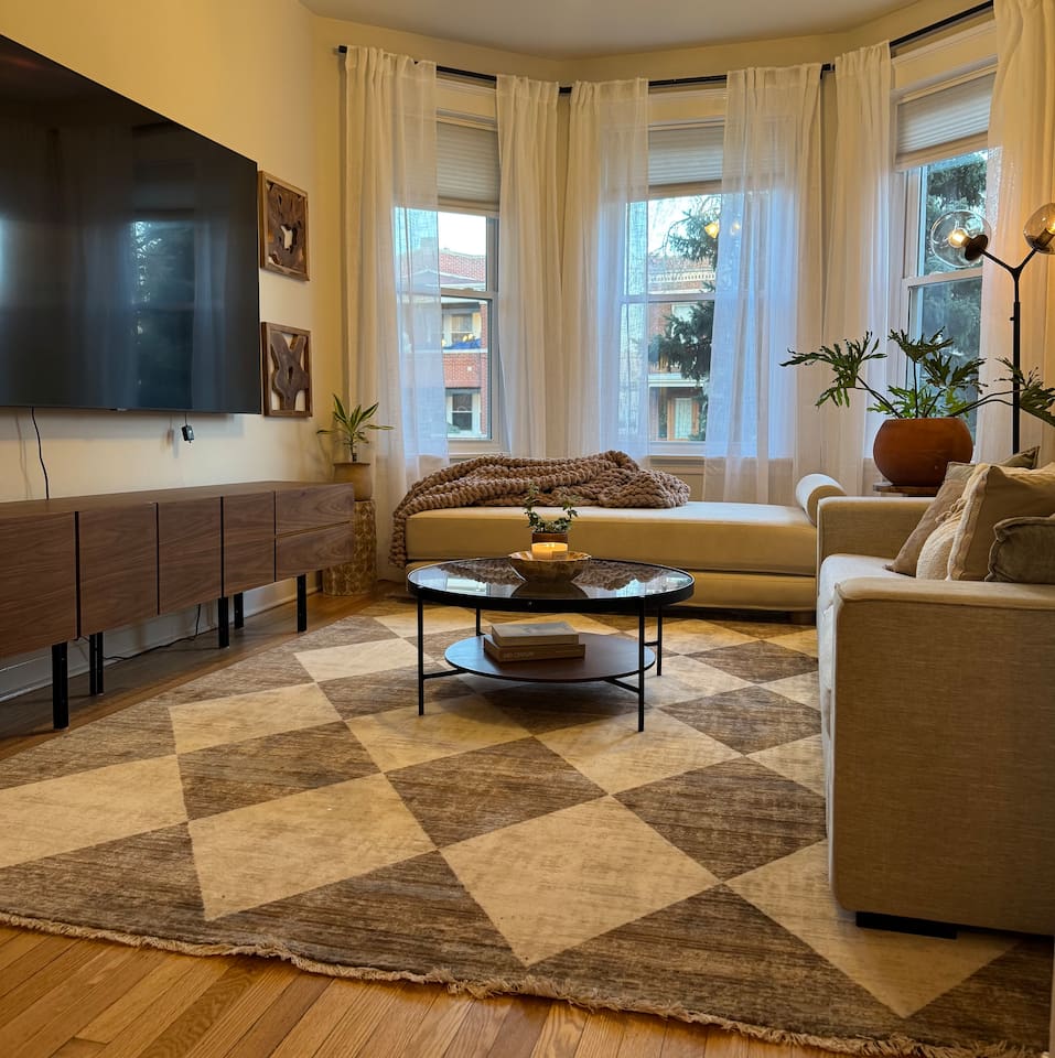 Large living space with stylish decor and relaxing atmosphere.