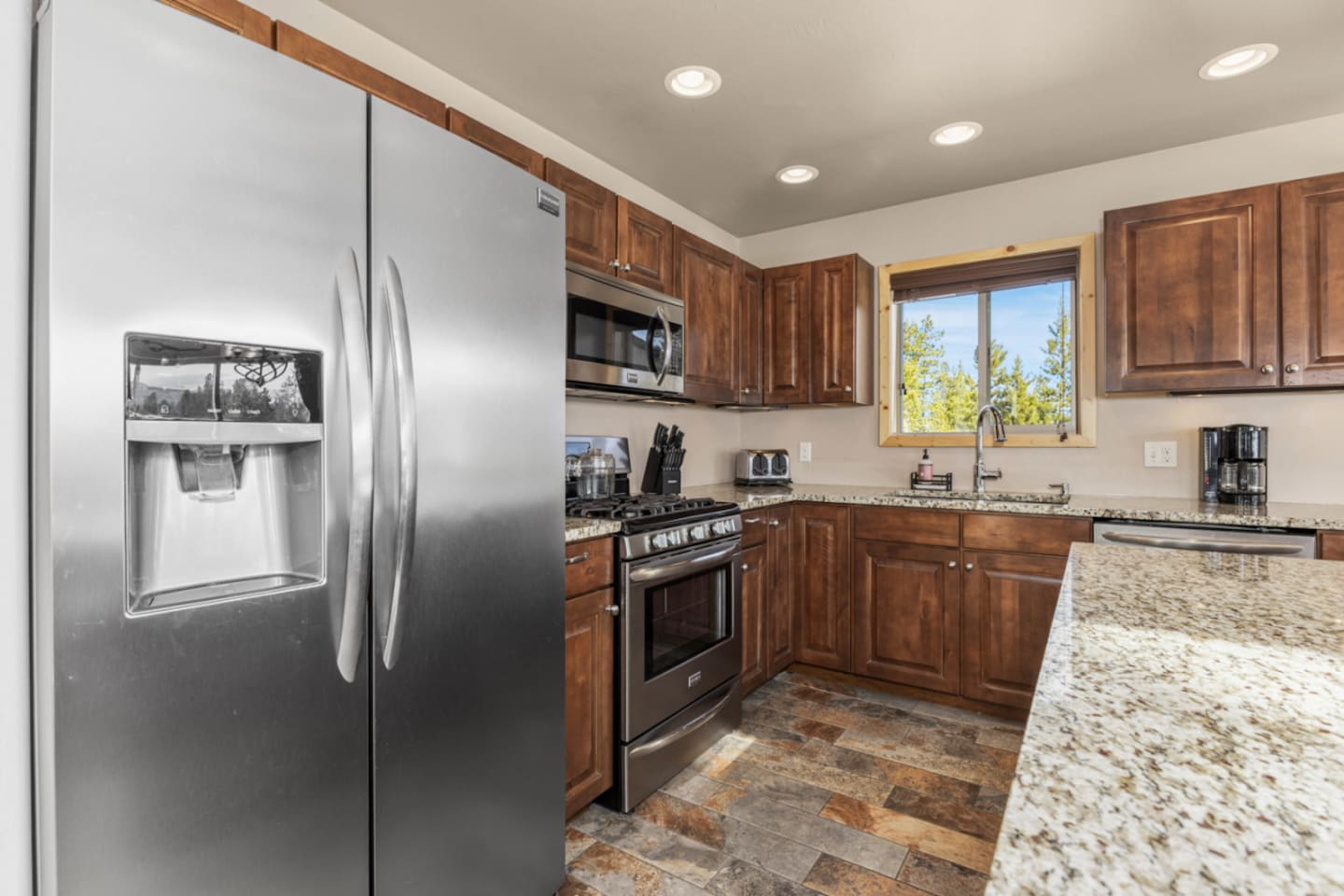 Kitchen | Fridge with 4 burner gas stove